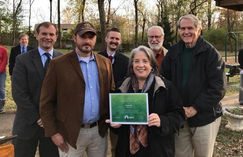 Tennessee Wildlife Federation board member Anker Browder presenting Knoxville Mayor Rogero and city officials with NWF’s Community Wildlife Habitat certification.